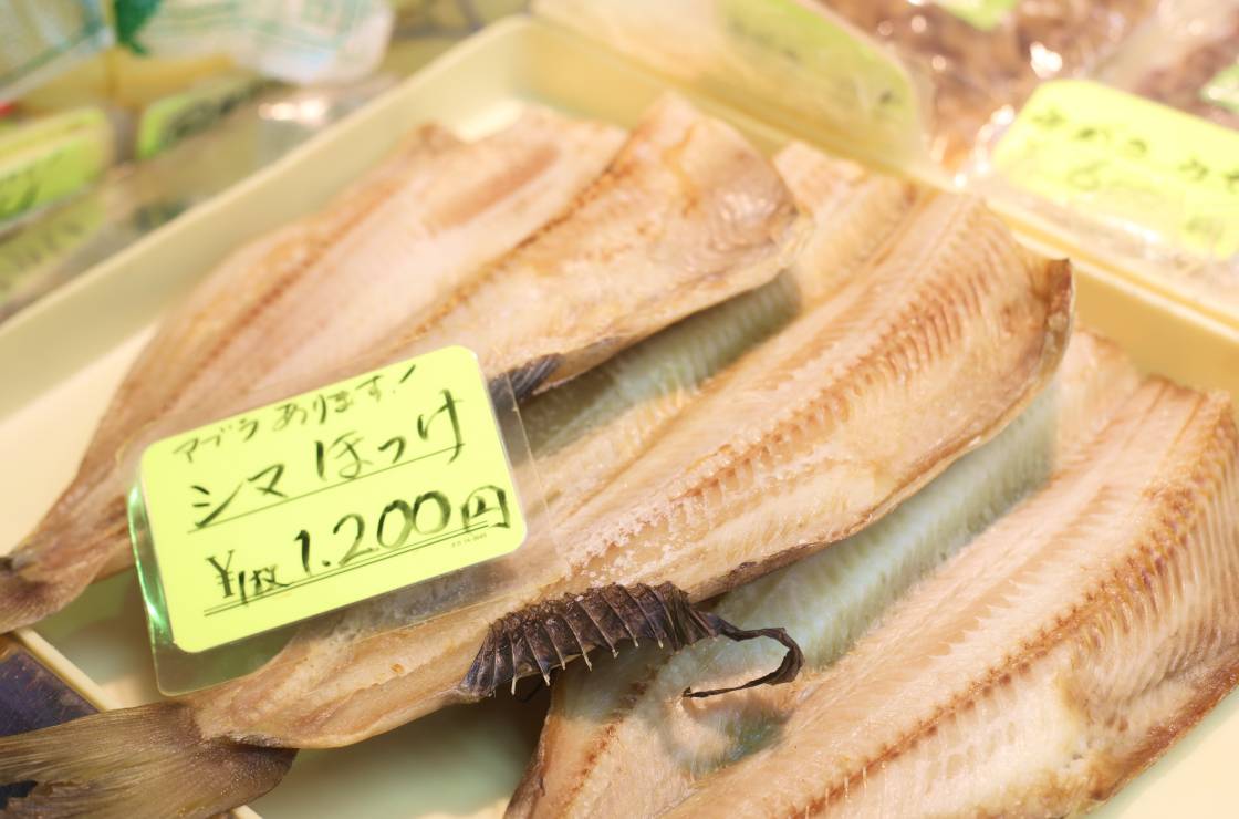 一夜干しの魚も取扱っています。
特に脂ののったホッケの開きは皆様から選ばれています。