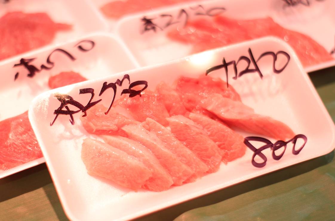 青森産のマグロは、生でも冷凍でも取り扱っております。