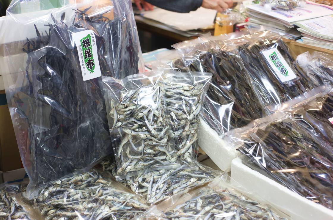 昆布生産量日本一、北海道産の昆布もご用意しております。
鍋物や煮物にお使いください。